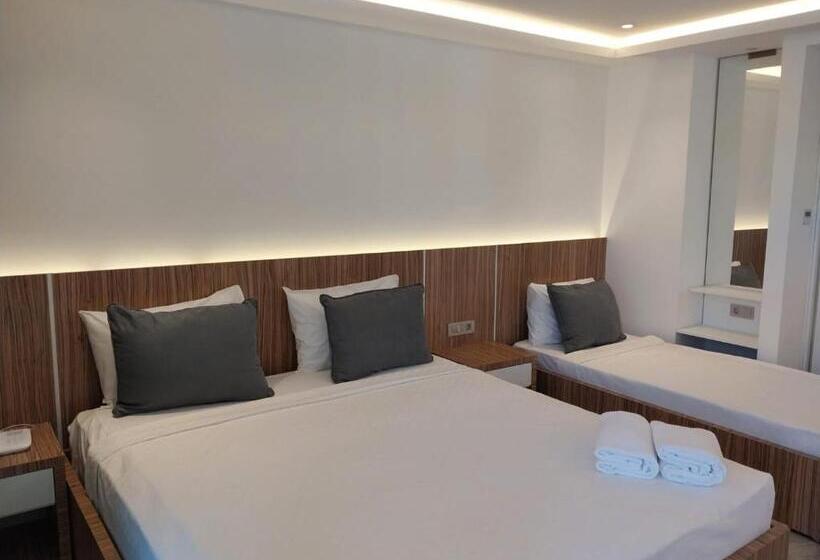 Deluxe Kolmen Hengen Huone, Selluka Buti̇k