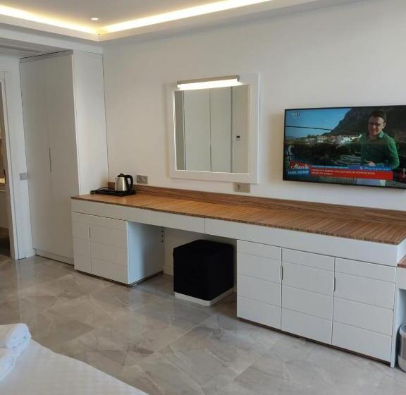 Deluxe Kolmen Hengen Huone, Selluka Buti̇k