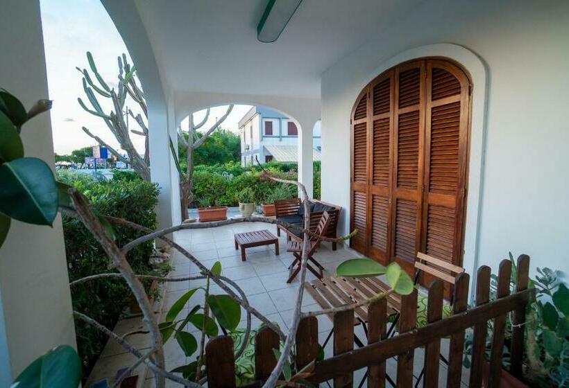 חדר סטנדרט לארבעה נוף לים, Dimora Il Cereus