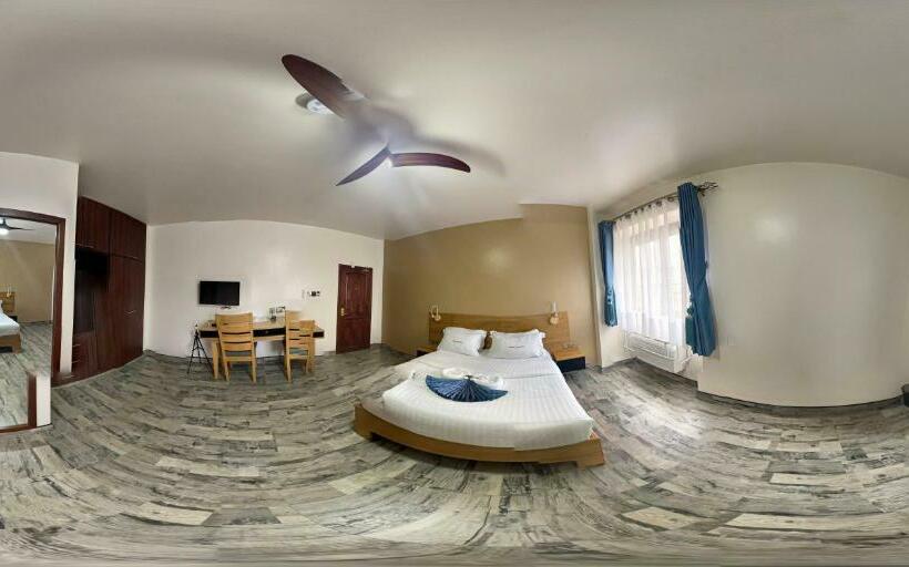 اتاق لوکس, Victoria Mews