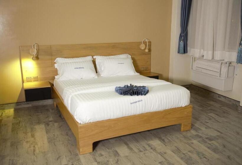 اتاق لوکس, Victoria Mews