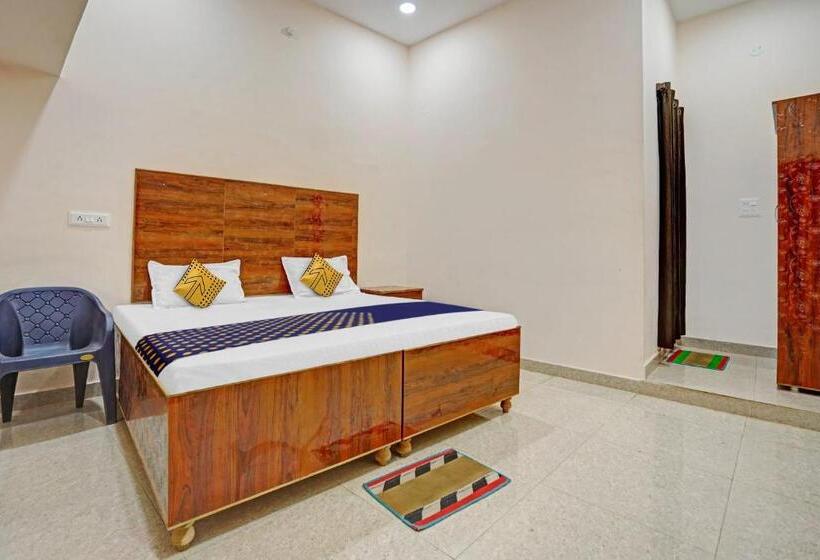 غرفة كلاسيكية ثلاثية, Spot On  Evening Star Inn