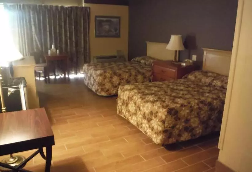 ２ダブルベッドのスタンダードルーム, Budgetel Inn & Suites