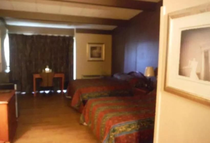 ２ダブルベッドのスタンダードルーム, Budgetel Inn & Suites