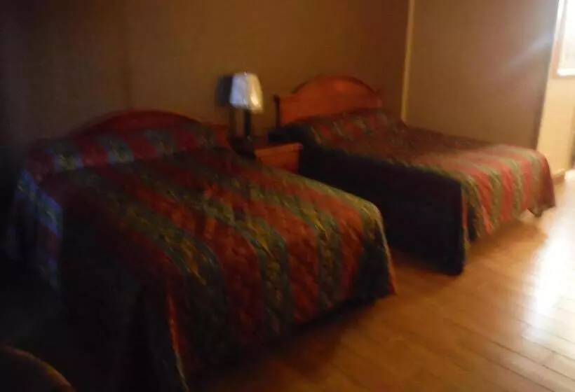 ２ダブルベッドのスタンダードルーム, Budgetel Inn & Suites