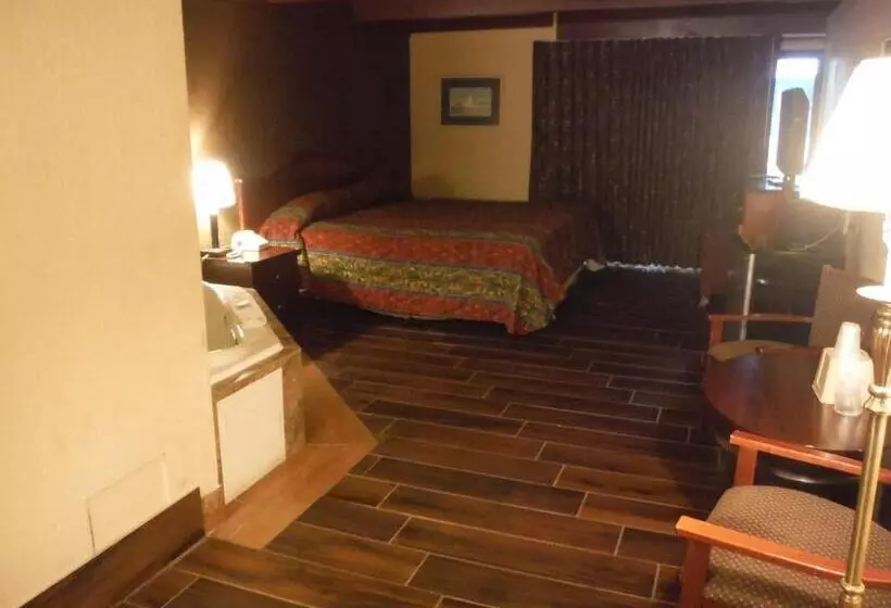 キングサイズベッドのスタンダードルーム, Budgetel Inn & Suites