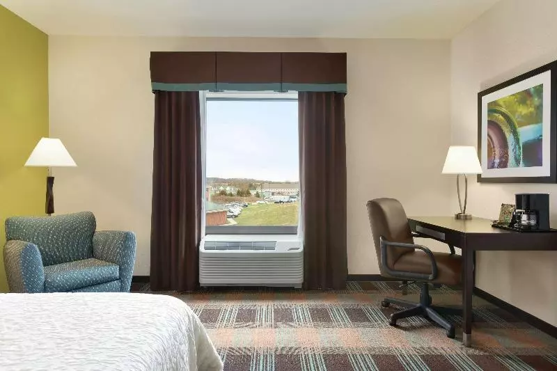 Standard-huone King-vuode, Hampton Inn & Suites York South