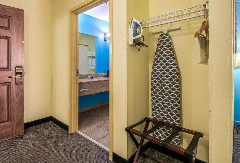 غرفة قياسية ثلاثية, Magnuson Hotel Wildwood Inn Crawfordville