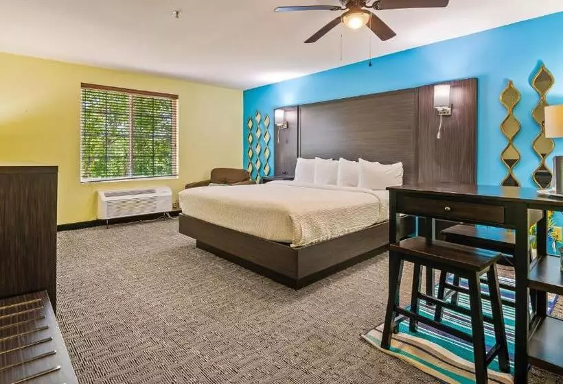 キングサイズベッドのデラックスルーム, Magnuson Hotel Wildwood Inn Crawfordville