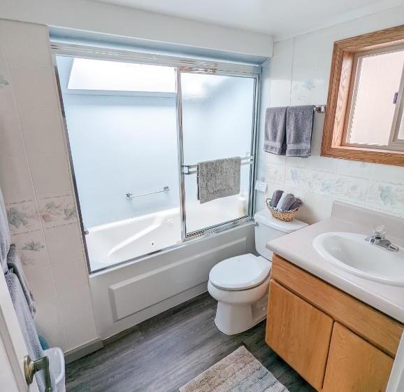 Delüks Bungalov, Juan De Fuca Cottages