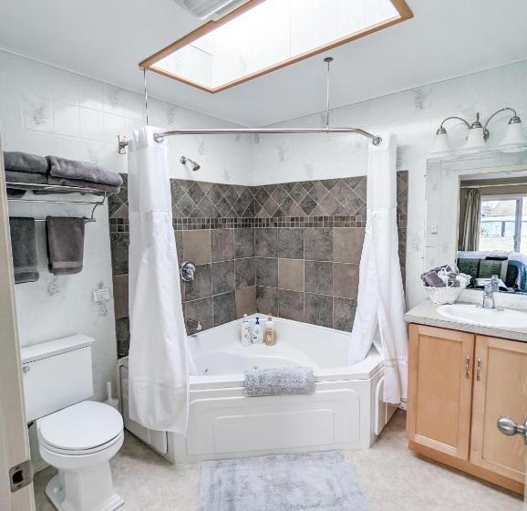 스탠다드 룸 킹사이즈 침대, Juan De Fuca Cottages