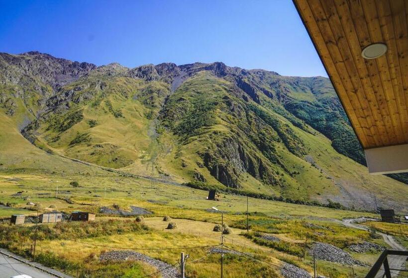 اتاق خانوادگی با چشمانداز کوه, Elsi