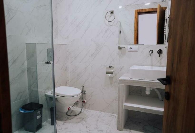 اتاق استاندارد با بالکن, Elsi