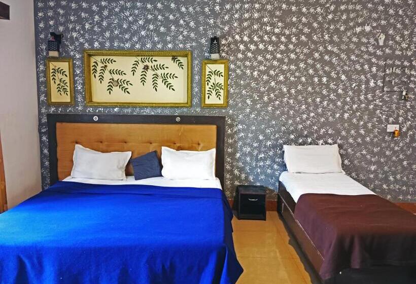 Трехместный Номер Deluxe, Staymaker 7th Heaven Holiday Resort