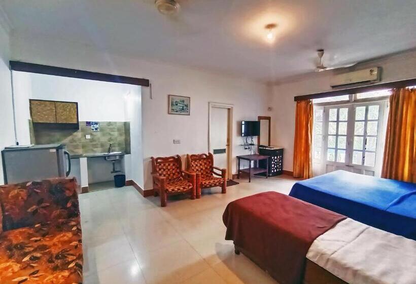 디럭스 트리플 룸, Staymaker 7th Heaven Holiday Resort