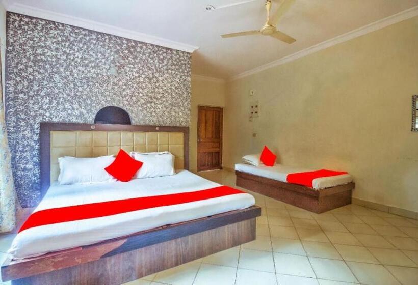 디럭스 트리플 룸, Staymaker 7th Heaven Holiday Resort