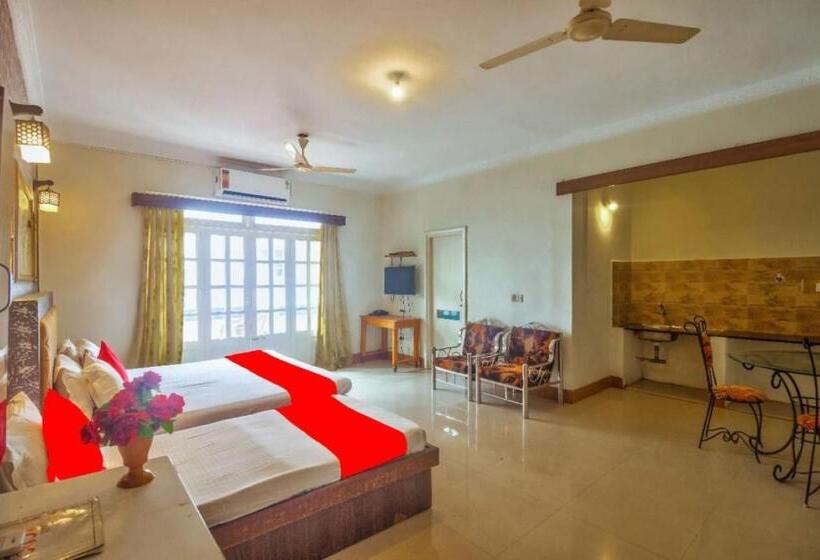 디럭스 트리플 룸, Staymaker 7th Heaven Holiday Resort