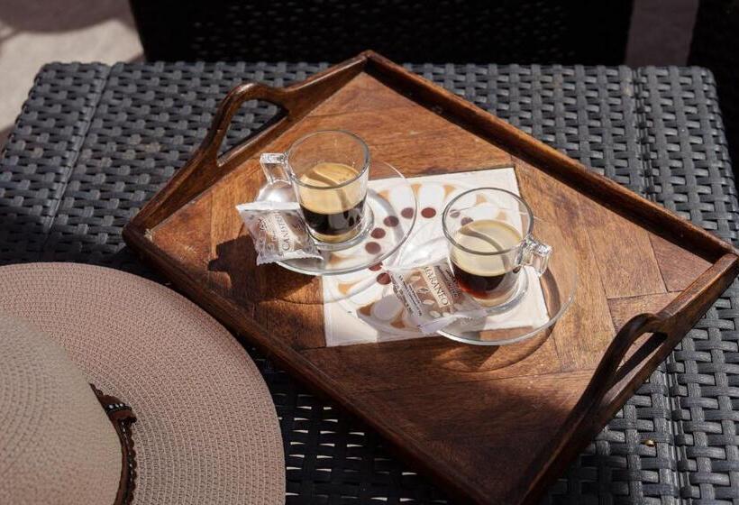 اتاق سه نفره سوپریور با چشمانداز دریا, Le Rondinelle Rooms