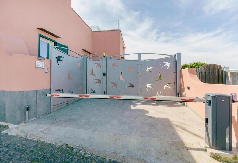 اتاق سه نفره سوپریور با چشمانداز دریا, Le Rondinelle Rooms