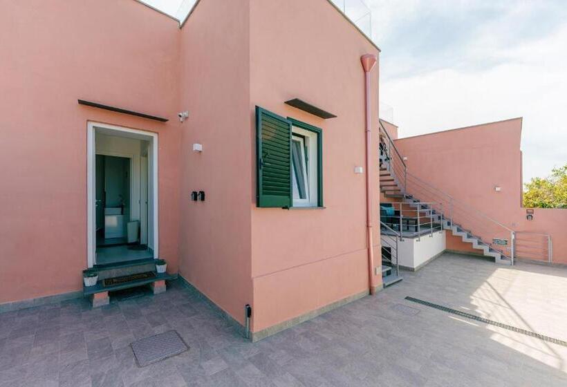 اتاق سه نفره سوپریور با چشمانداز دریا, Le Rondinelle Rooms