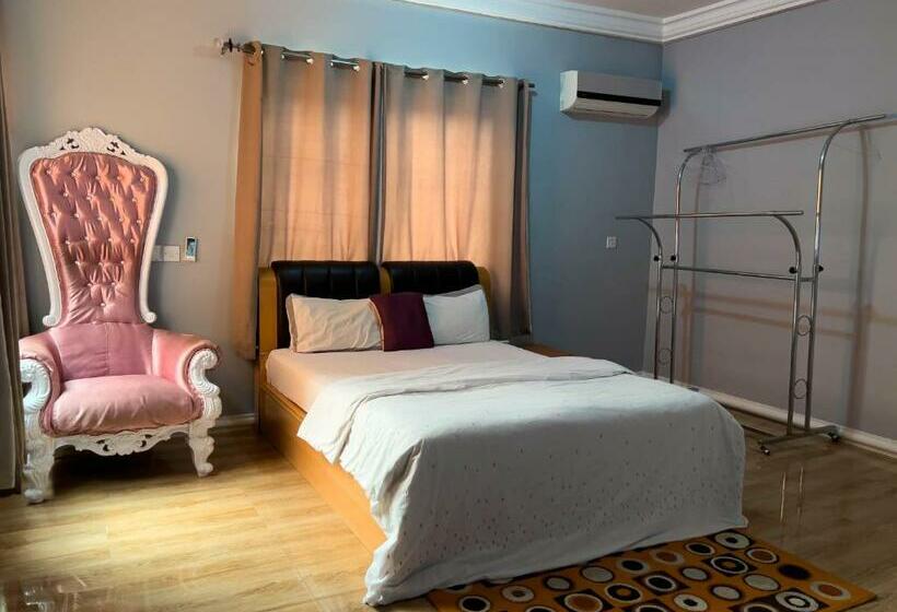 이코노미 룸, T’s Place