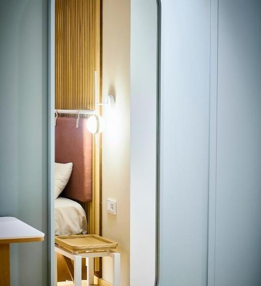 Номер Стандарт, Leonor Conil