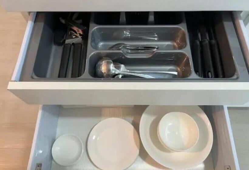 침실 2개 아파트, Sleek, Relaxing And Fabulous Home @ Azure