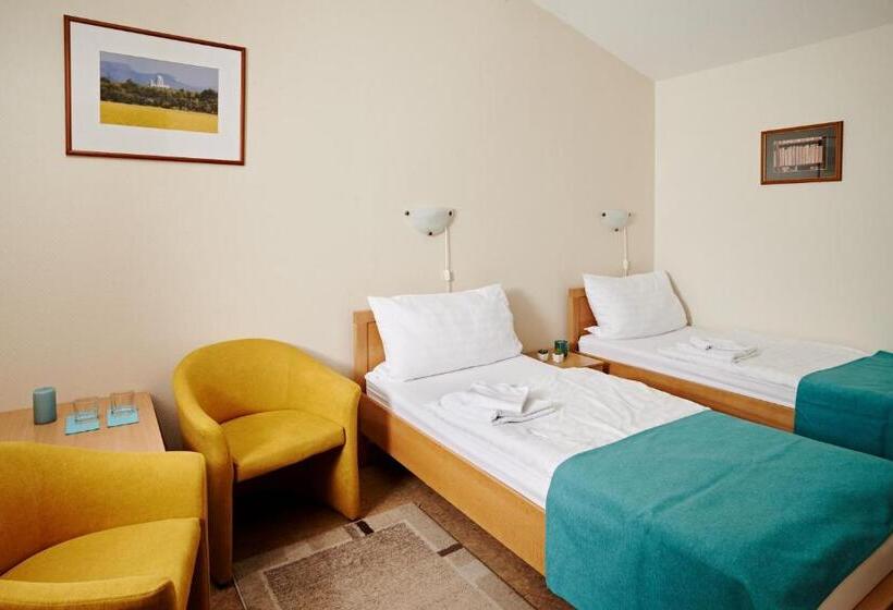 Номер Стандарт, Adalbert Szent György Ház