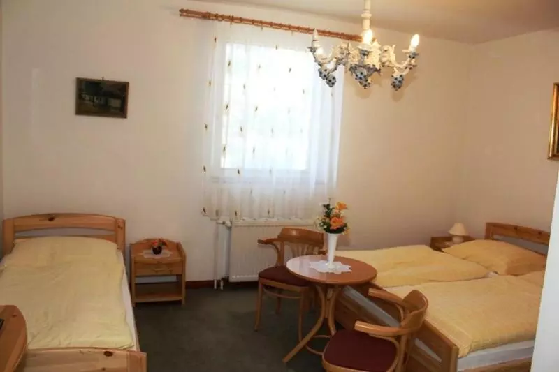 Standard Kolmen Hengen Huone, Barokk