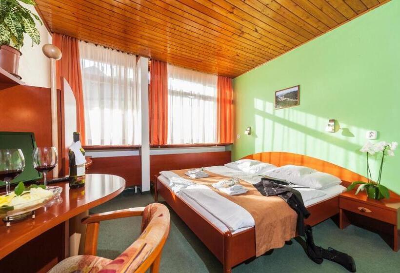 Номер Стандарт, Flóra