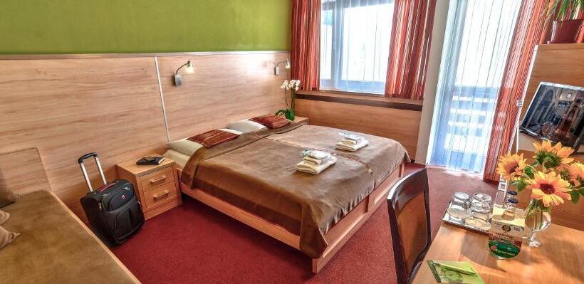 Номер Стандарт, Flóra