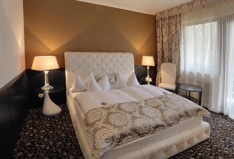 اتاق لوکس, Forsthaus