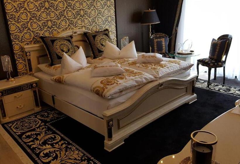 استودیوی لوکس, Forsthaus