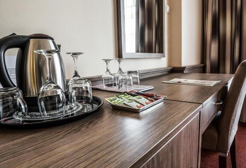 غرفة بريميوم, Három Gúnár