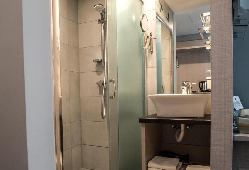 غرفة سوبيريور, Három Gúnár