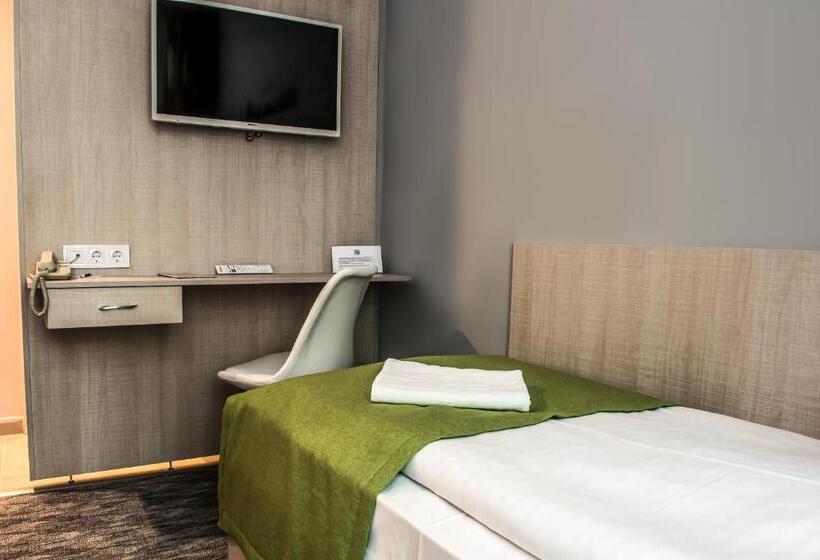 غرفة سوبيريور, Három Gúnár