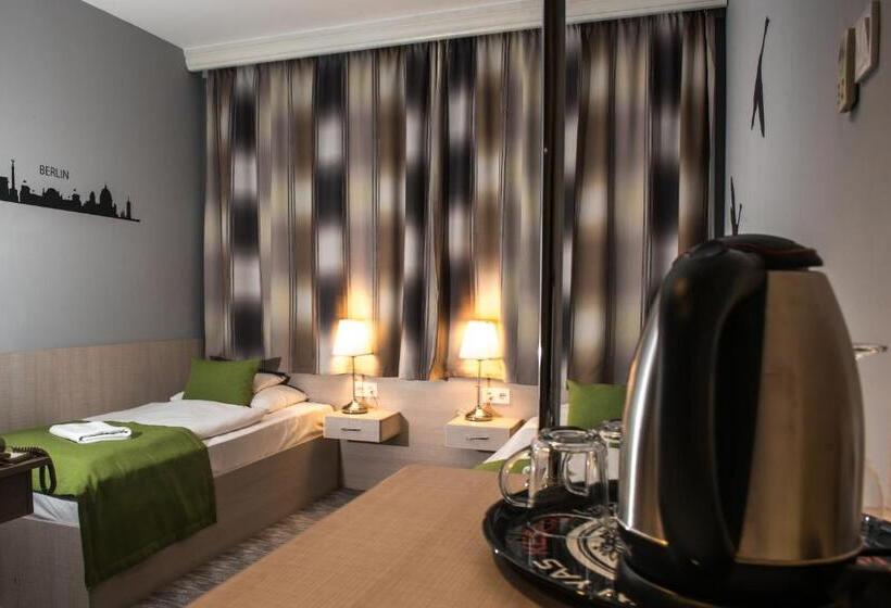 غرفة سوبيريور, Három Gúnár