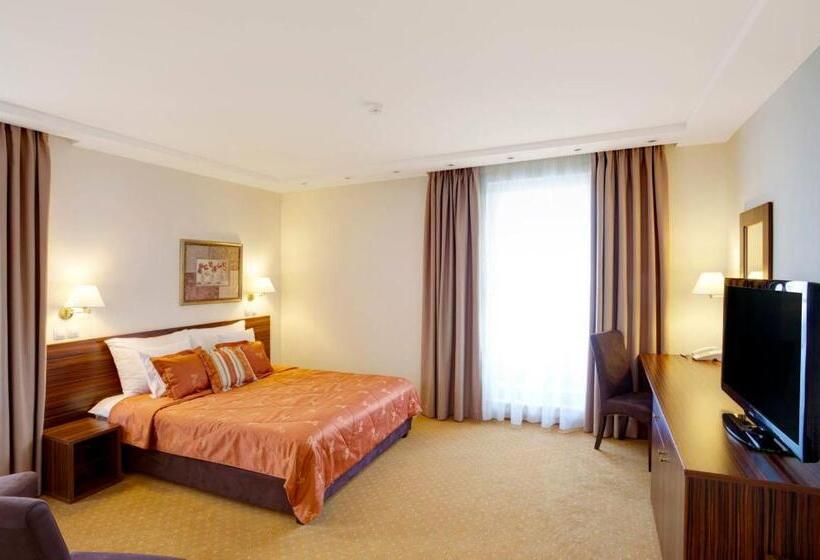 اتاق لوکس با بالکن, Monogram Park