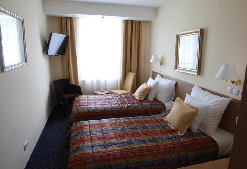 اتاق سوپریور, Monogram Park