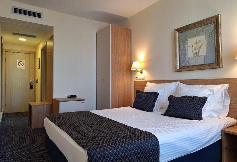 اتاق سوپریور, Monogram Park