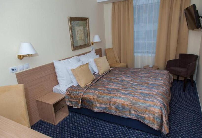 اتاق سوپریور, Monogram Park