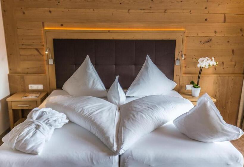 جناح جونيور مزوَّد بشرفة, Plattenhof