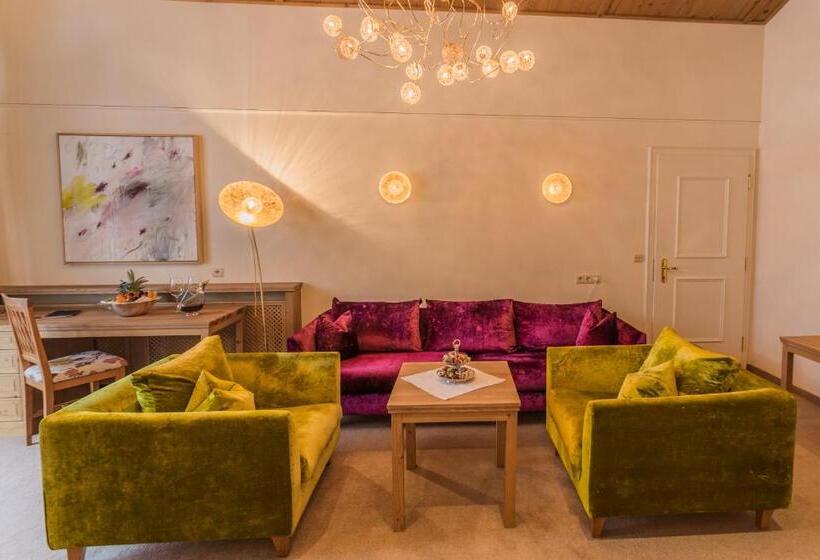 جناح بريميوم, Plattenhof