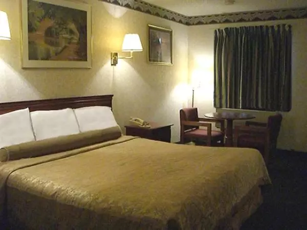 キングサイズベッドのスタンダードルーム, Red Carpet Inn Williamstown