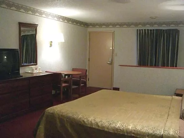 キングサイズベッドのスタンダードルーム, Red Carpet Inn Williamstown