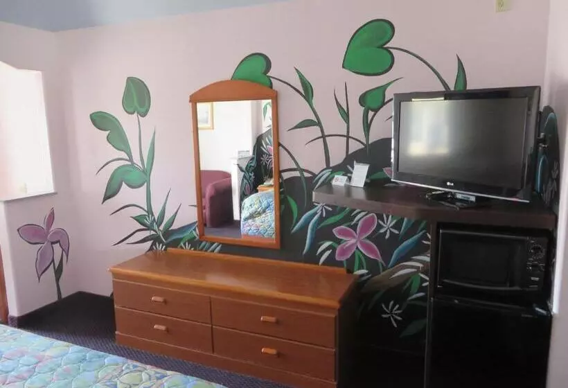 キングサイズベッドのスタンダードルーム, Travelers Inn And Suites Liberty
