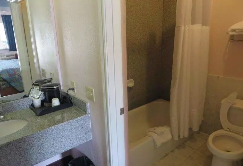 2ダブルベッドのスタンダードルーム, Travelers Inn And Suites Liberty
