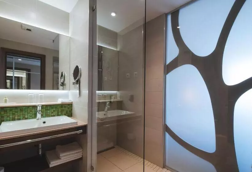 プレミアムルーム, Imola Hotel Platán