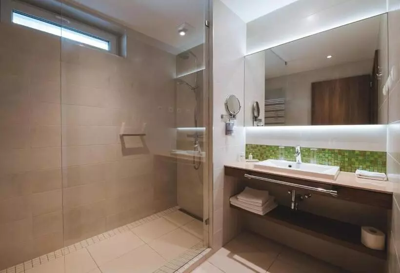 デラックススイート, Imola Hotel Platán