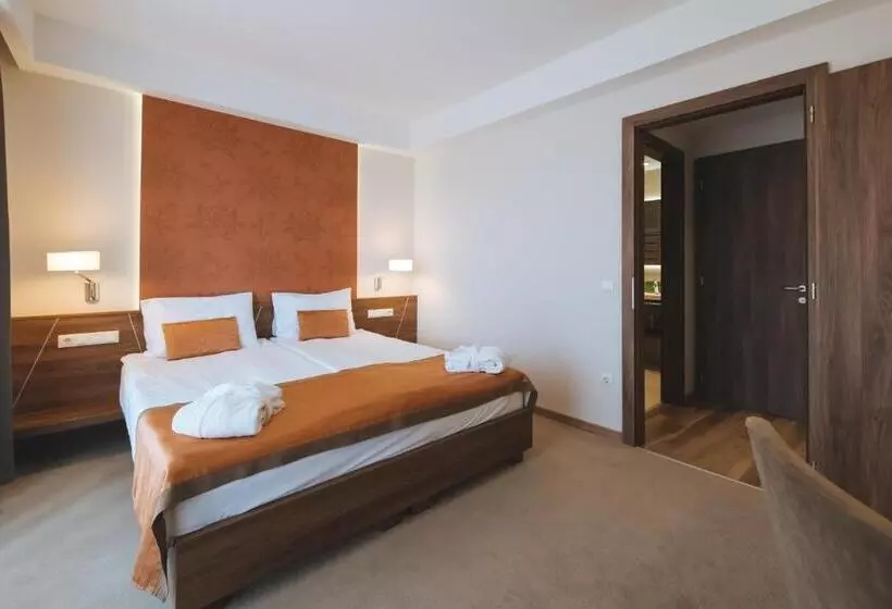 デラックススイート, Imola Hotel Platán